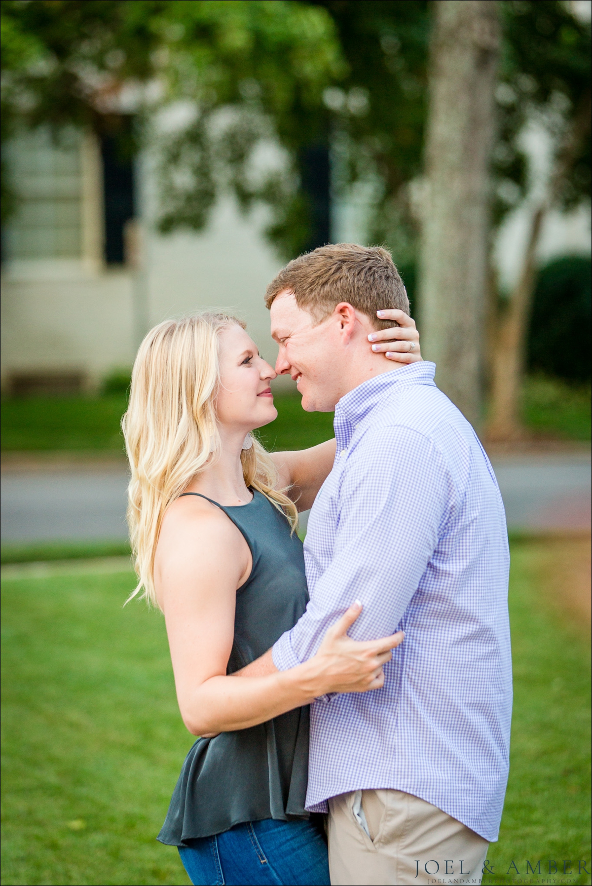 downtown-huntsville-constitution-hall-park-engagement-session-wedding