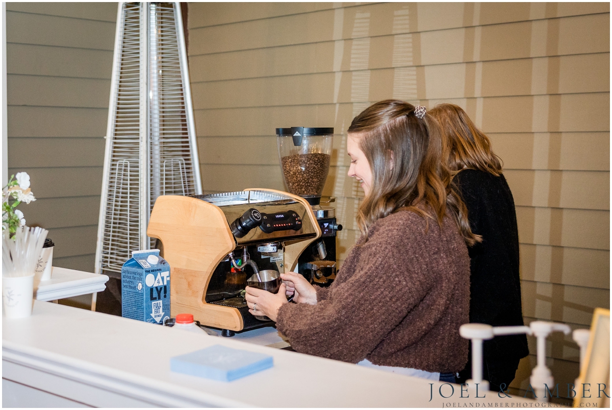 Blue and White Winter Burritt on the Mountain Wedding
