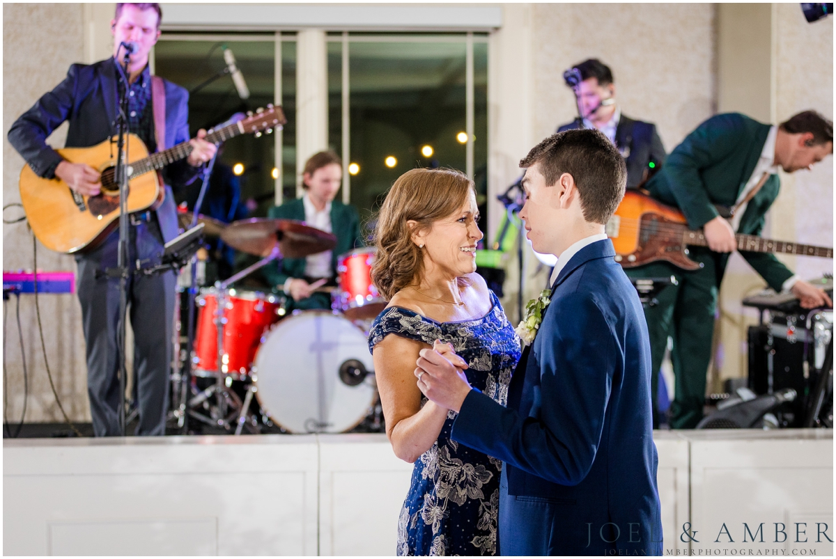 Blue and White Winter Burritt on the Mountain Wedding