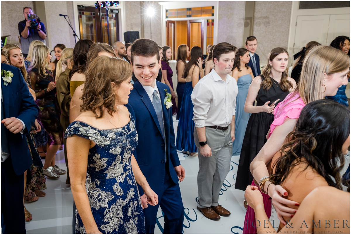 Blue and White Winter Burritt on the Mountain Wedding